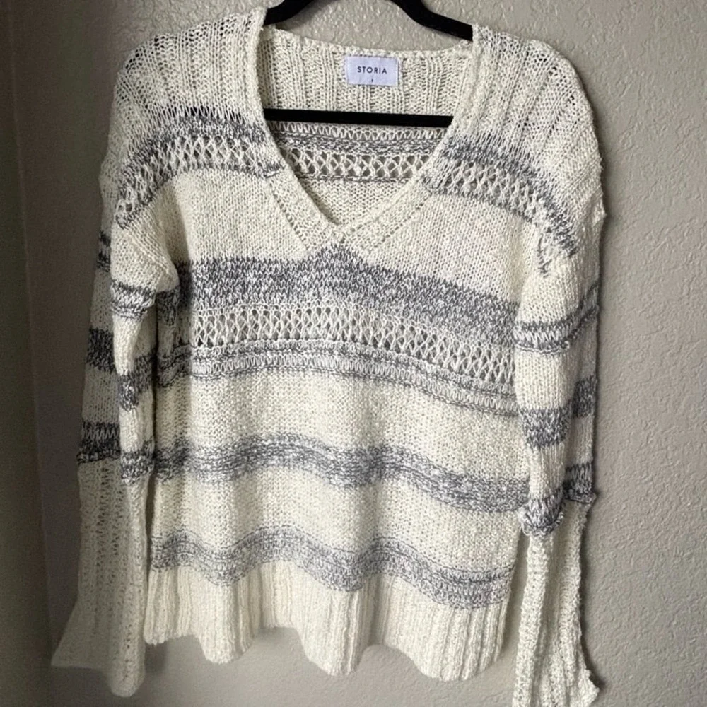 Storia  cream and gray Anthropology Sweater Size Small‎